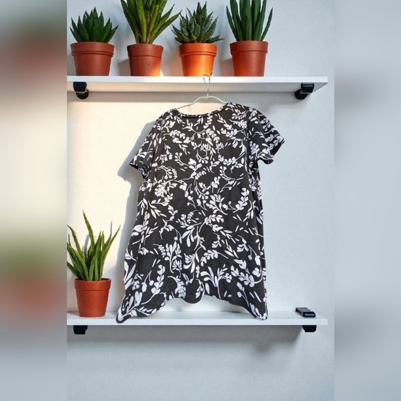 Croft & Barrow Essential Crewneck TeeColor: Black Multi Floral, Size: L (EUC) - Picture 6 of 8